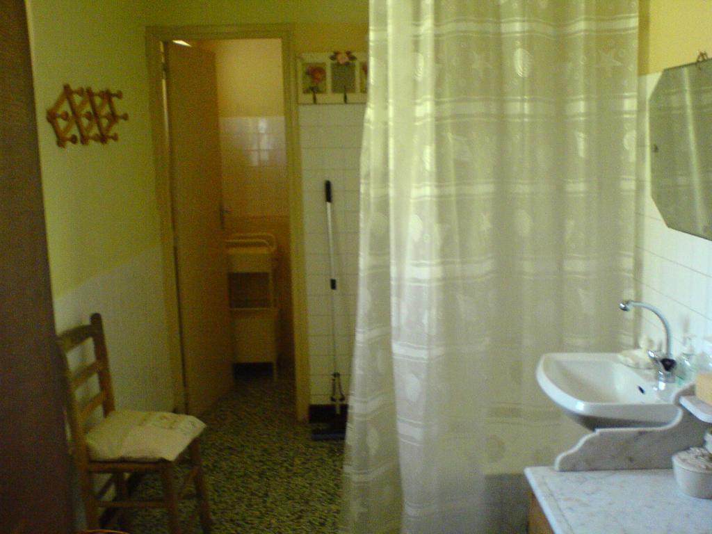 Les Champys Hostal Saint-Péreuse Exterior foto
